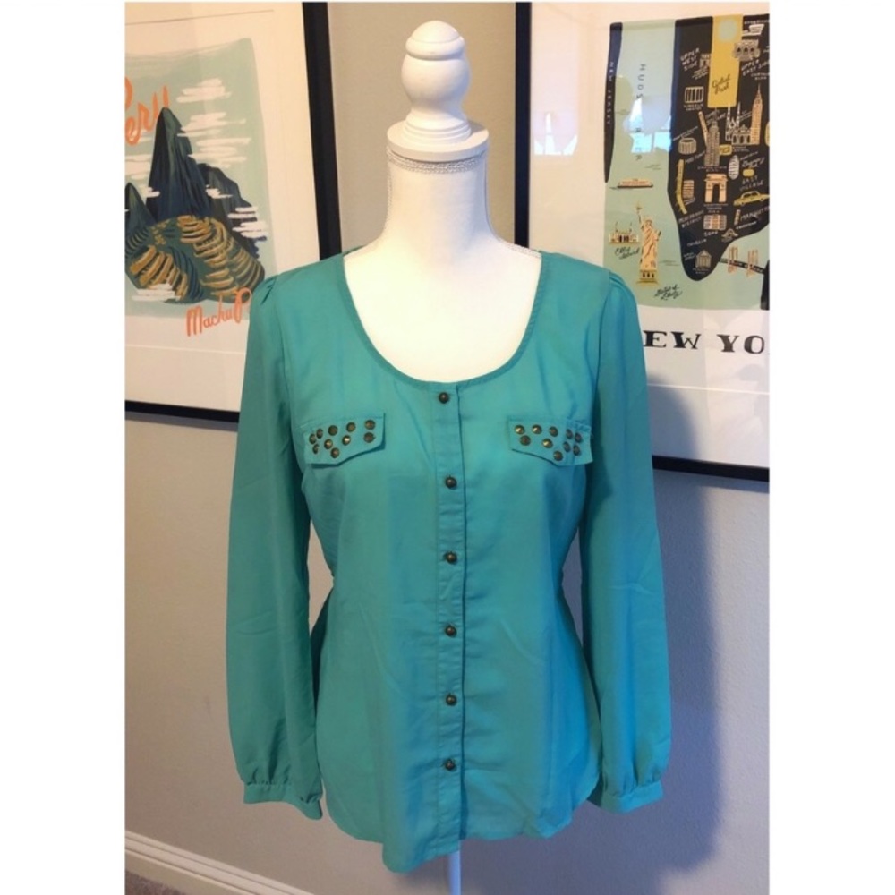 Check out the back! Cute Turquoise Top!
